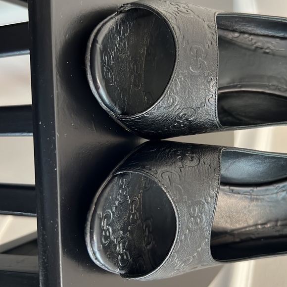 Gucci - Black Guccissima peep toe pumps. - Picture 6 of 12